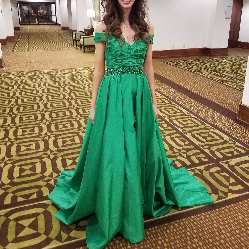 !SOLD! Emerald Green Gown